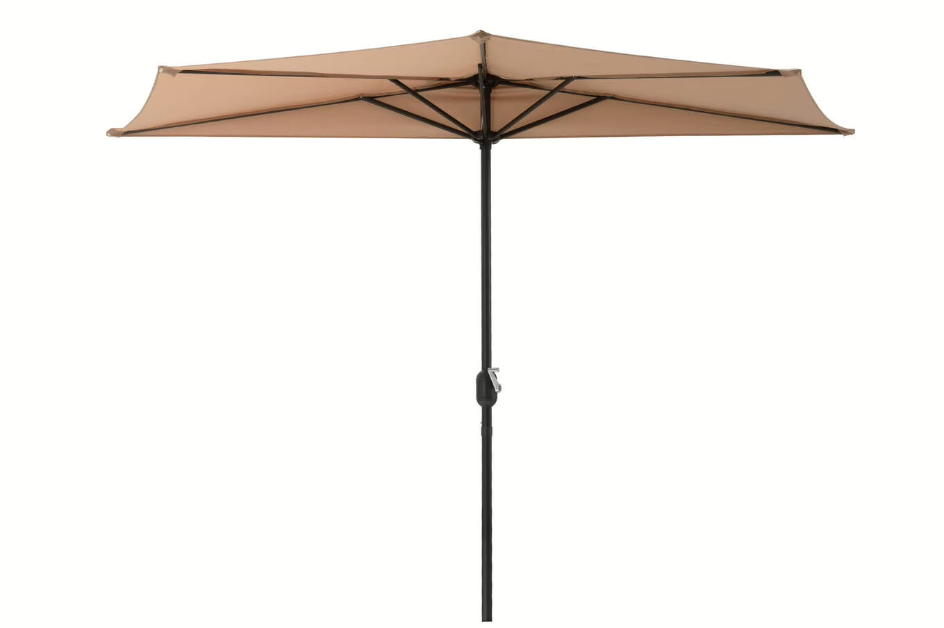 Dù che hình bán nguyệt, đường kính 270 cm.